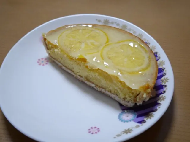 藤井シェフのレモンタルト 断面（KATAURA LEMON MARKET）