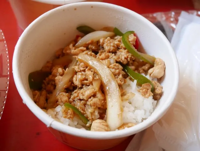 モンスーンカフェのガパオライス（クラフトビアコレクション）