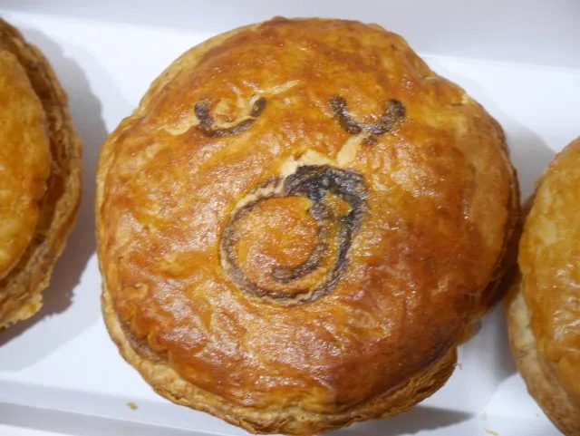 夏野菜とベーコンのサルサ（Pie face）