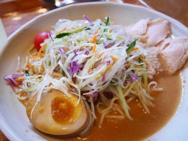 ローストチキンの涼麺（チャイナボイジャー）