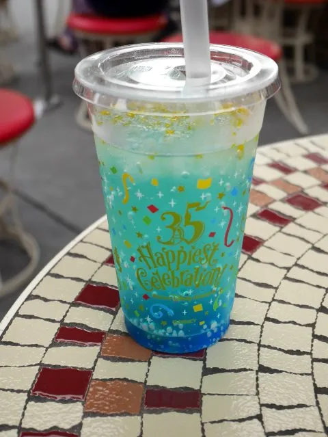 スペシャルスパークリングドリンク（ブルーシロップ）（キャプテンフックス・ギャレー）