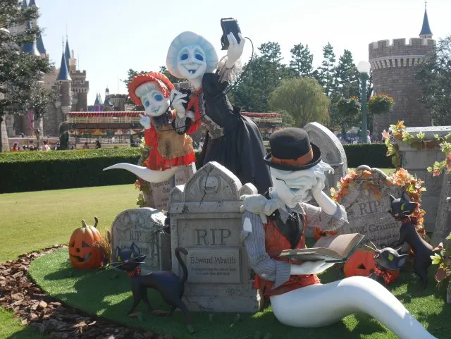 読書ゴーストと自撮りゴースト（ディズニー・ハロウィーン 2018）