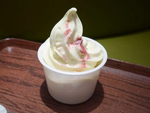 豆乳のソフトクリーム（TOFU SHOP 波乗りジョニー）