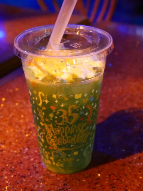 メロンソーダ（ホイップクリーム＆パイナップルシロップ）（セバスチャンのカリプソキッチン）