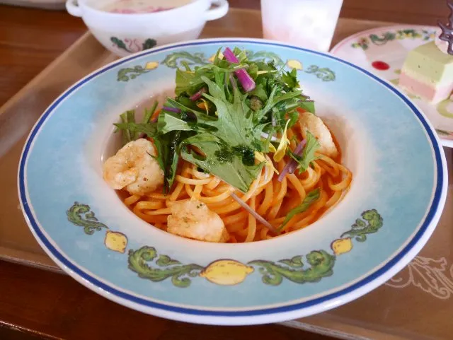 リングイネ、海老のトマトクリームソース（カフェ・ポルトフィーノ）