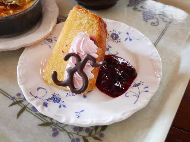 ラズベリーパウンドケーキ(ザンビーニ･ブラザーズ･リストランテ)