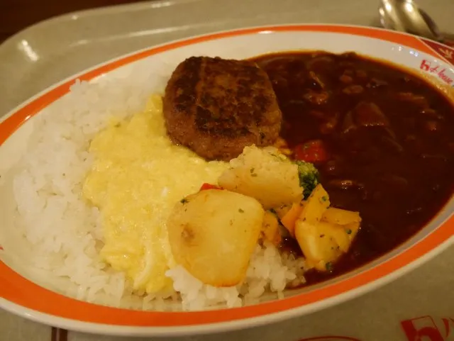 ハンバーグ＆エッグのハッシュドビーフ アップ（ハングリーベア・レストラン）