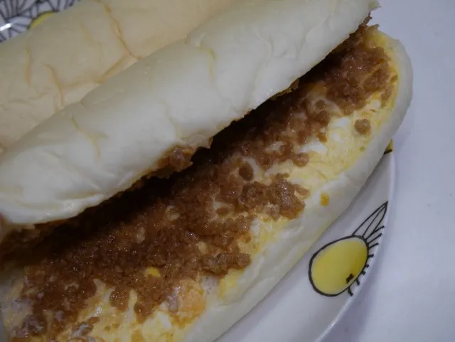鶏そぼろたまご アップ（コメダ謹製 やわらかシロコッペ）