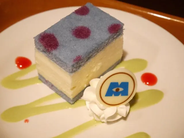 ココナッツムースケーキ（ヴォルケイニア・レストラン）