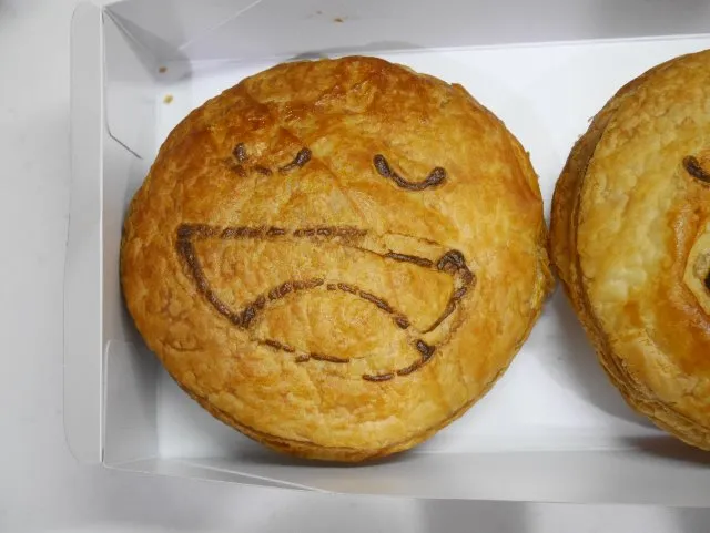 炭火焼合鴨のチーズソース（Pie face）
