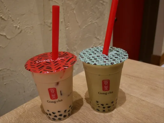 ブラックミルクティーとほうじ茶ミルクティー（ゴンチャ）