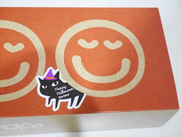 箱にクロネコシール(Pie face)