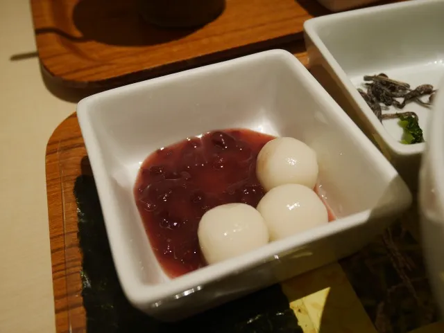 あんこの白玉（ナナズグリーンティー）