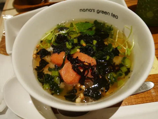鮭ととろろ昆布の柚子胡椒出汁茶漬け(ナナズグリーンティー)