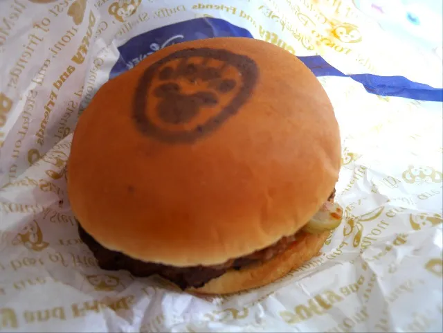ミートソース&チーズのハンバーガー ダッフィー足跡印 (ケープコッド・クックオフ)