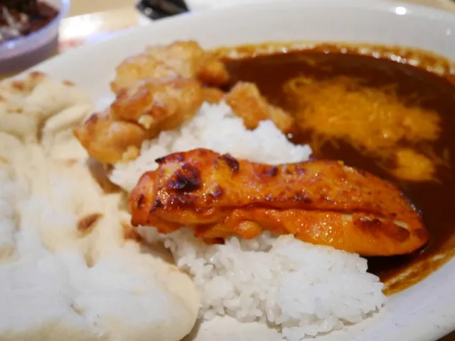 チーズカリー(中辛) タンドーリチキンとフライドチキン(カスバ・フードコート)
