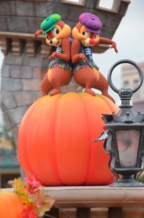 チップとデールのモニュメント（ディズニー・ハロウィーン 2019）