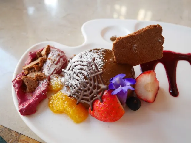 チョコレートプディング＆カシスエスプーマ（リストランテ・ディ・カナレット）