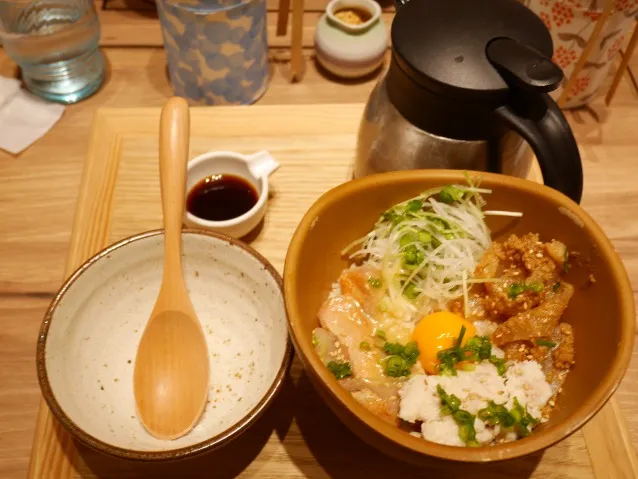 鯛づくしおひつごはん(こめらく お茶漬けと、いろどり唐揚げ。)
