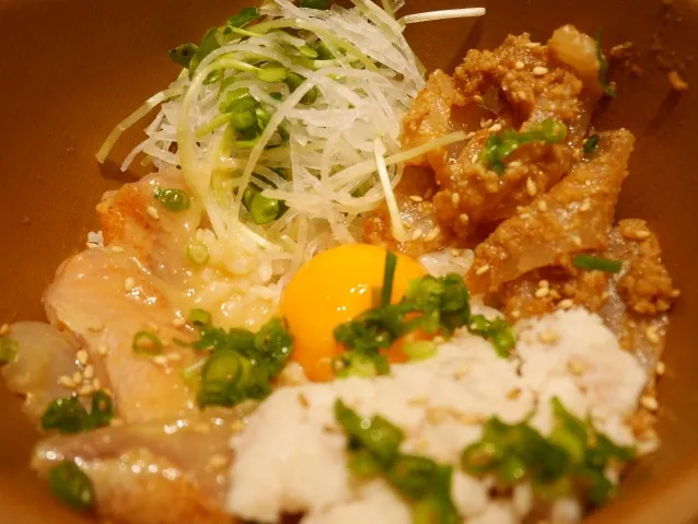 鯛づくしおひつごはん アップ(こめらく お茶漬けと、いろどり唐揚げ。)