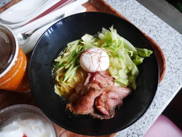 ローストビーフとエッグの冷やし麺（チャイナボイジャー）