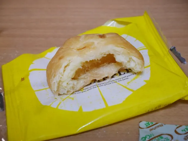 大地のパイ 断面（春華堂）