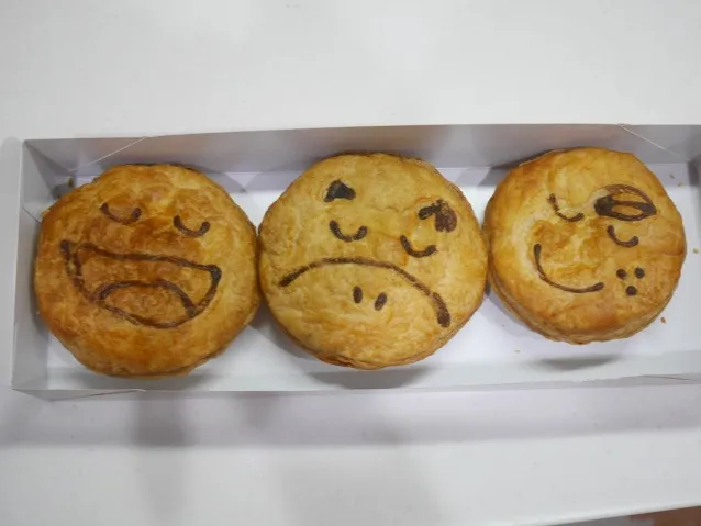 香ばし紅茶鴨とチーズソース、ビーフ＆チェダー、オレンジレアチーズ（Pie face）