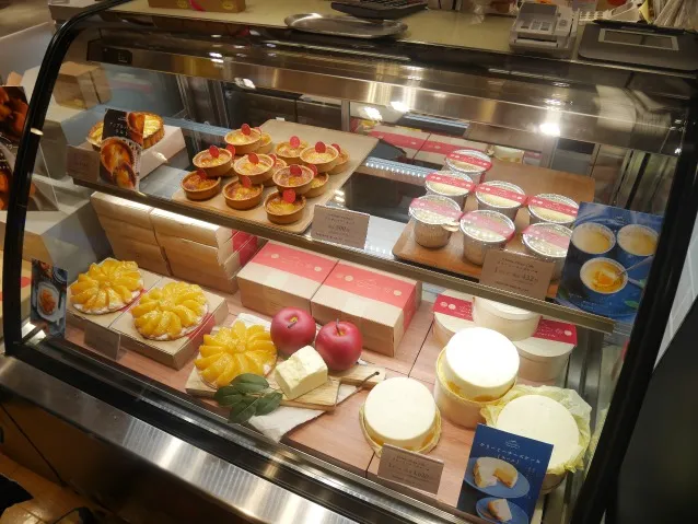 商品ケース（りんごとバター。）