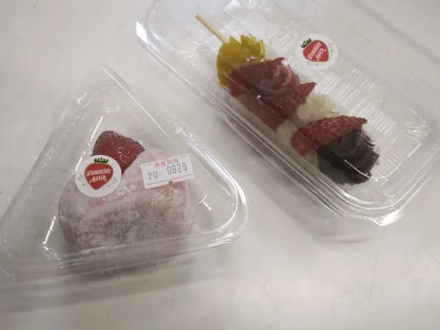 いちご大福といちご団子串(STRAWBERRY MANIA)
