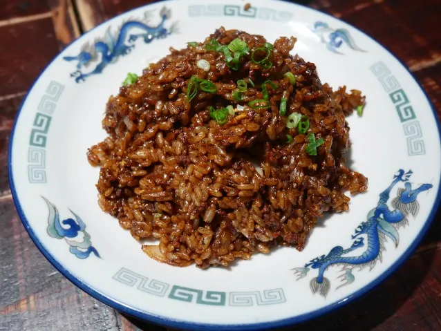 豚ひき肉と玉ねぎの黒炒飯(青龍門)