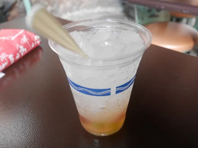 スパークリングカクテル(ライチーリキュール&グレープフルーツ)(ノーチラスギャレー)