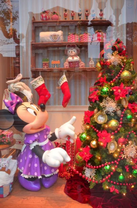 ミニーとツリーのショッピングウィンドウ（ディズニー・クリスマス 2019）