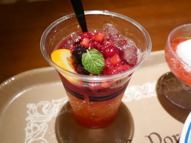 スパークリングカクテル（ワイン＆アペロール）（カフェ・ポルトフィーノ）