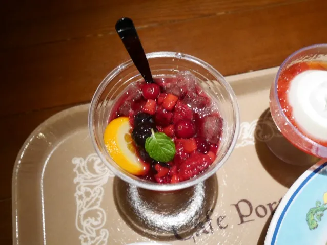 スパークリングカクテル（ワイン＆アペロール） 上面（カフェ・ポルトフィーノ）