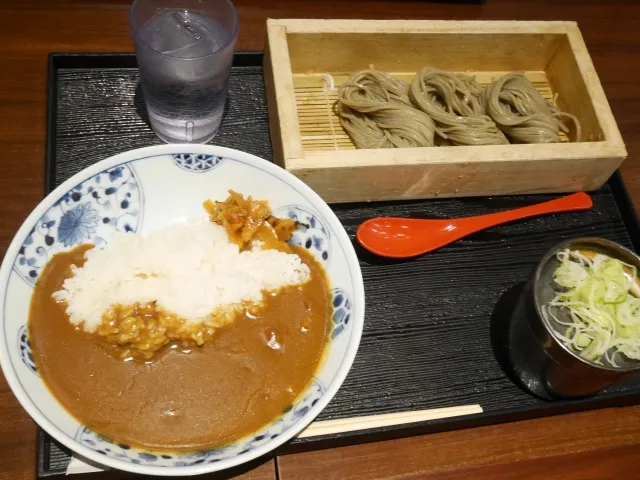 カレーライスと蕎麦（凛や）
