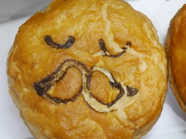 サーモンとチーズのクリームシチュー(Pie face)