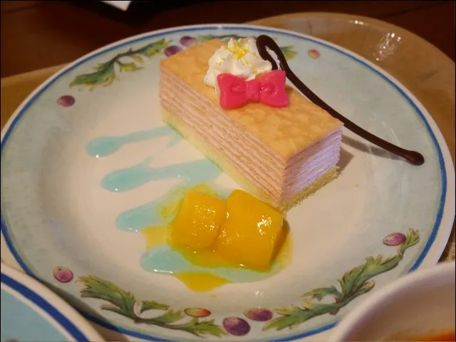 ストロベリーのミルクレープ(カフェ・ポルトフィーノ)