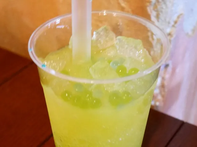 スパークリングドリンク（マンゴー＆オレンジ） アップ（カフェ・ポルトフィーノ）