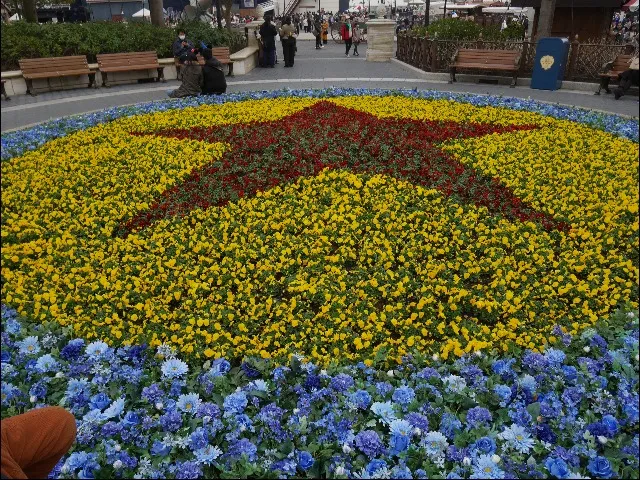 ルクソーボールの花壇(ピクサー・プレイタイム)