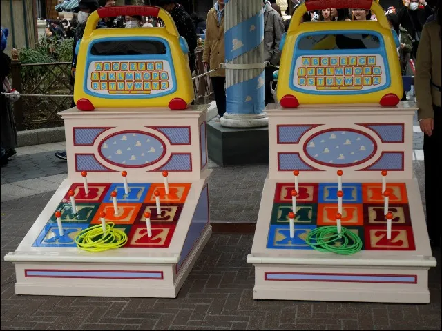 「トイ・ストーリー」のゲームブース（ピクサー・プレイタイム）