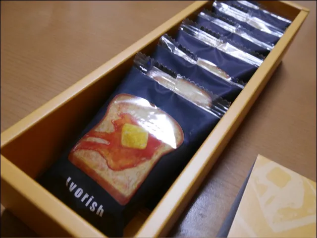 フレンチトースト フィナンシェ 箱中身（Ivorish）