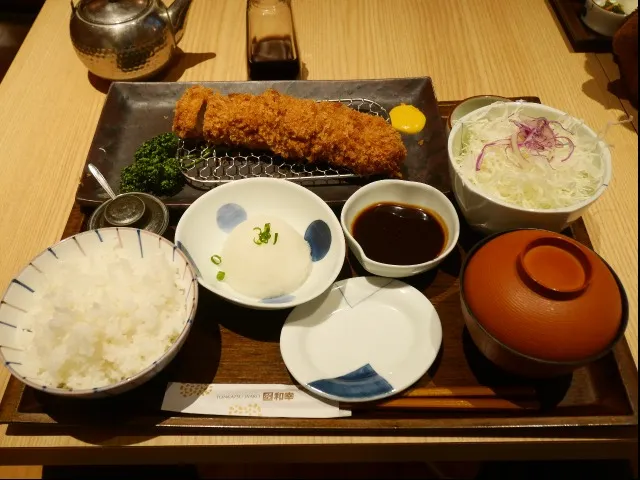 丸太ひれかつ御飯（とんかつ 和幸）