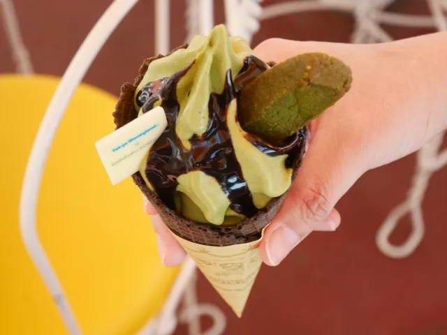 スペシャルソフトクリーム（抹茶＆チョコ） 上面（アイスクリームコーン）
