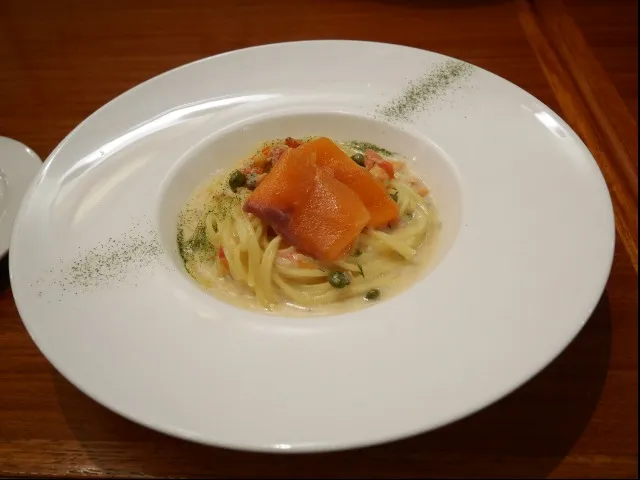 スパゲッティーニ、サーモンのクリームソース（イーストサイド・カフェ）