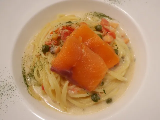スパゲッティーニ、サーモンのクリームソース アップ(イーストサイド・カフェ)
