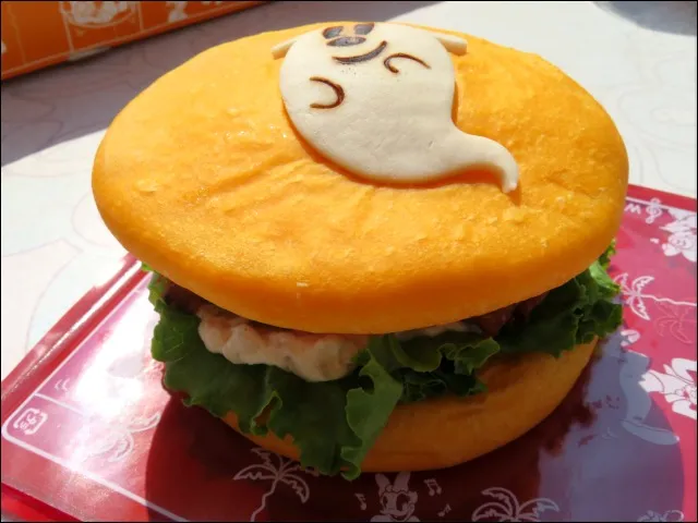 フライドチキンとリンゴのサンドウィッチ(スウィートハート・カフェ)