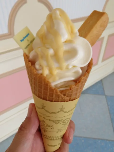スペシャルソフトクリーム(チーズクリーム&レモン)(アイスクリームコーン)