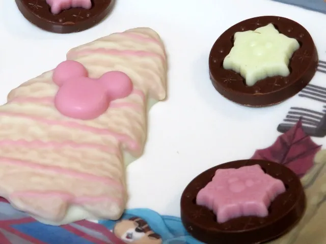 クリスマスツリーのアソーテッド・チョコレート アップ