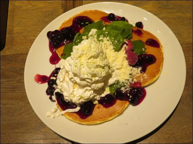 抹茶とホワイトチョコのパンケーキ（HONOLULU COFFEE）