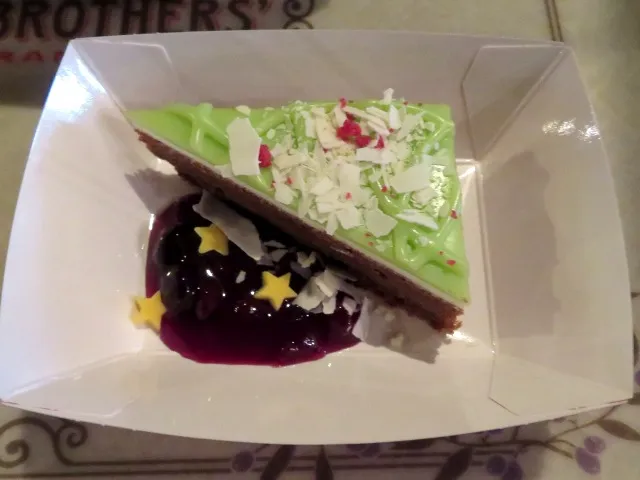 チョコレートケーキ、ミックスベリーソース(ザンビーニ・ブラザーズ・リストランテ)